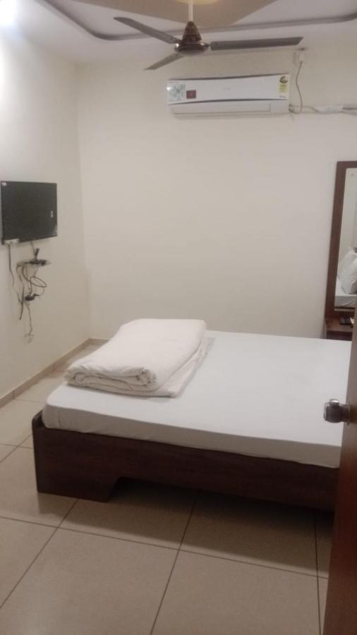 Hotel Shreeji'S Gandhinagar Zewnętrze zdjęcie