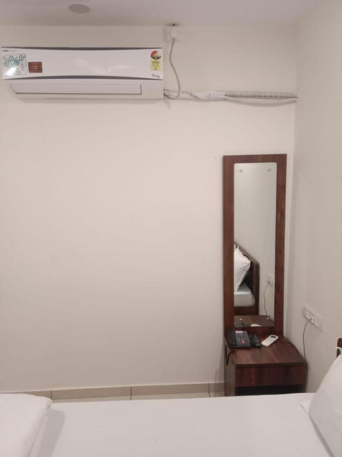 Hotel Shreeji'S Gandhinagar Zewnętrze zdjęcie