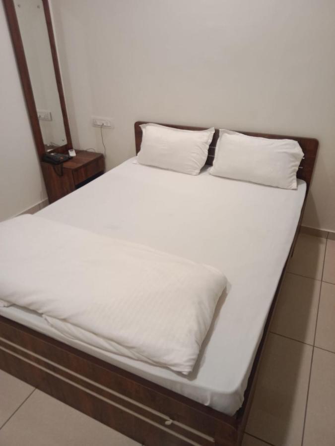 Hotel Shreeji'S Gandhinagar Zewnętrze zdjęcie